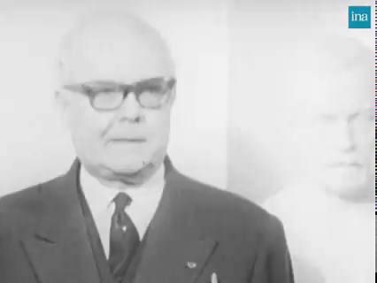 LES INVENTEURS DU BCG. 💉 Il y a 100 ans, le médecin et bactériologiste Albert Calmette et le vétérinaire et immunologiste Camille Guérin, ont mis au point le vaccin contre la tuberculose, le BCG (Bacillum Calmette-Guérin) qui faisait des ravages dans la population à cette époque. Grâce à des campagnes annuelles de vaccination, cette maladie a été presque éradiquée dans certains pays, comme la France. | INA