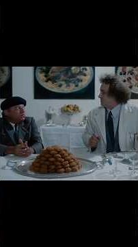 Paolo Villaggio viene invitato ad una cena 😂! Dal film Fantozzi contro tutti (1980)