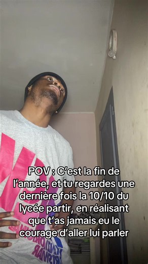 POV : Fin d'année — Regarder la 10/10 partir sans lui parler