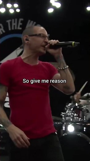 The acoustic version gives this performance a completely different feeling. #linkinpark