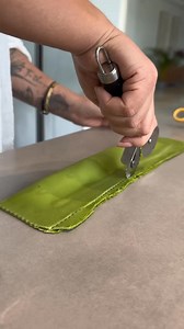 UNA PREGUNTA QUE ME TOMÓ POR SORPRESA «¿Cuál es tu cocina favorita?», me preguntó una chica. Pensé mucho tiempo🥲Lo que más me gusta es la diversidad. Me encanta probar algo nuevo, incluso extremo o exótico. Disfruto descubriendo nuevas combinaciones y encontrando algo propio en ellas, a veces incluso complementando el plato a mi gusto.Si tuviera que responder claramente a la pregunta, probablemente diría que la asiática. Me gustan las especias, lo salado, lo cítrico y un toque picante. ¡Pero!Si