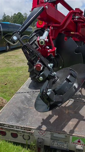 Massey Ferguson tractor machinery | Parati video showcase