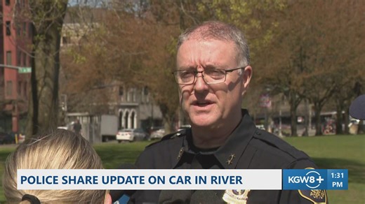 Willamette River crash: 2 dead, 1 missing after car ends up in river | Raw