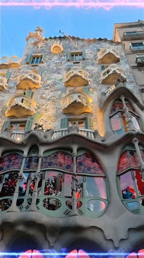 The streets of Barcelona are an art gallery #CasaBatllo #Barcelona #Spain #Travel #vlog #HuXiaojin