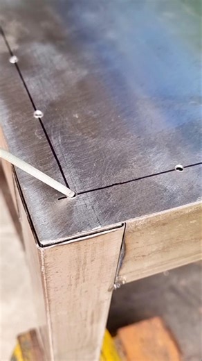 Smart welder trick to install iron plate on table #welding #welder #fabrication #trick