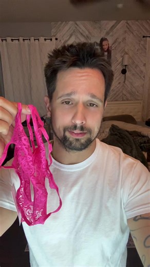 Chrisreviewsit (@chris_reviews_it)’s videos with Classy saxophone jazz in the hotel lounge(1461808) - ricca