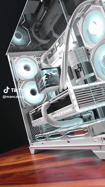 Experience the SKYLIGHT Panaroma with the all-new PANAROMA AIOs!