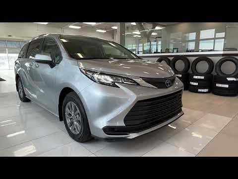 2022 Toyota Sienna LE Review