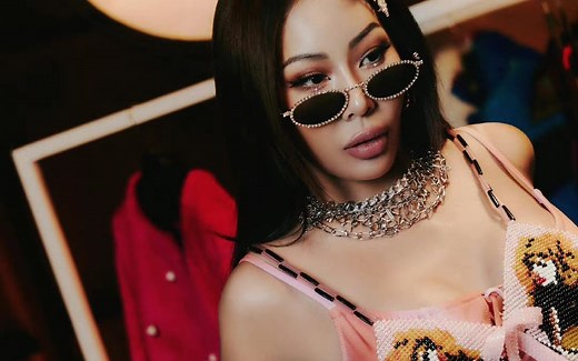 Jessi最新回归曲ZOOM MV公开