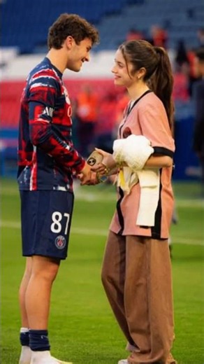 주앙 네베스 세금 더 내라 🇵🇹🇵🇹 João Neves's girlfriend, Madalena Aragão.