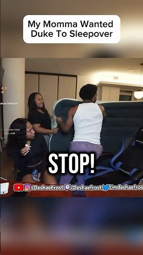 Deshae Was Losing His Mind🤣 #deshaefrost #deshae #dukedennis #amp #shorts #twitch #rizz