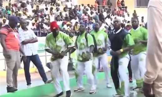 Combat face à Ama Baldé : Regardez le « Touss » de Modou Lo (Vidéo)