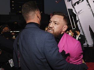 VMA 2021: fotos mostram lutador Conor McGregor fora de si no tapete vermelho |