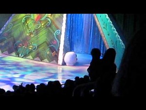 Disney's Frozen on Ice - Olaf remote control MISTAKE! Can't get off stage!