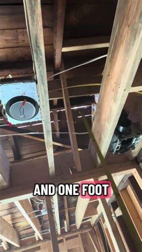 El maestro explicando Cómo conectar tubo de ventilación #adu #construction #plumbing #plomería