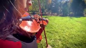 DIOS NOS HABLA (Himno 270 🎵 Himnario Adventista del Séptimo Día. ) 1 Dios nos habla por profetas; su Palabra nos envió. Pues fielmente cada uno el mensaje transmitió. En el mundo tormentoso roca firme es su voz. Dios no cambia; Dios nos ama, y sus dones nos dará. 2 Dios nos habla por su Hijo; el Eterno se encarnó. Él es uno con el Padre y su gloria reveló. Cristo dijo: "Soy la Vida, el Camino, la Verdad; al que crea en mi nombre vida eterna le daré". 3 Por su Espíritu, Dios habla; nos ayuda a e