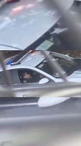 “Por tus pujidos nos cacharon” cachan a elementos de policía, haciendo tremendo show en público. | ORBIS Viral