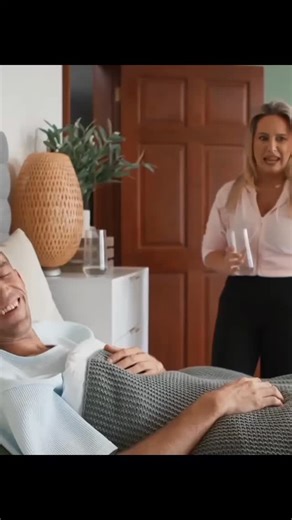 Mlif Library on Instagram: "Full video download link in profile 🍿 The human eye is a specialized, sensory organ responsible for vision, enabling us to perceive and interpret the world visually by capturing and processing light into images. *Function: The primary function of the human eye is to detect light and convert it into electrical signals that the brain interprets as images. *Structure: +The eye is a complex organ with several key parts: +Cornea: The clear, outer layer that helps focus li