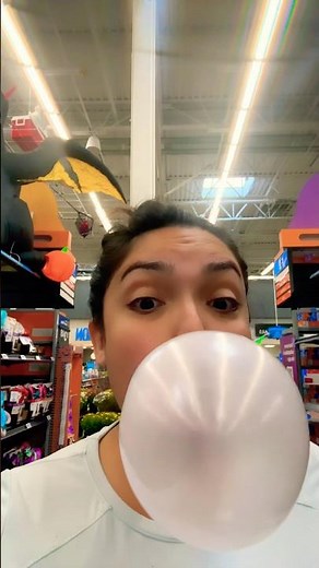 BUBBLE GUM ASMR | blowing big bubbles popping sounds