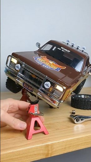 How to (properly) wrench on your scale RC! 😄 ‪@RC4WDMedia‬ ‪@Chevrolet‬ #chevy #rccar #scalerc
