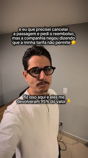 Hugo Bacelar | Atraso e Cancelamento de voo on Instagram: "🚨 SUA PASSAGEM “SEM REEMBOLSO” PODE SER MENTIRA 🚨 Já cancelou um voo e ouviu isso aqui? “Essa tarifa não tem reembolso.” ⚠️ Isso nem sempre é verdade. Mesmo quando a companhia diz que não devolve nada, você pode ter direito a até 95% do valor pago. Pouca gente sabe, mas funciona assim: O Código Civil (art. 740) permite que a empresa desconte no máximo 5% como multa. Ou seja: o resto é SEU dinheiro. 📝 O que fazer na prática: 1️⃣ Entre 