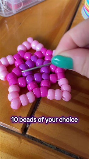 Cómo hacer una pulsera de estrella con cuentas Kandi