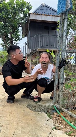 Eating DIRT like a boss! 😎 Don't try this at home... #eatingdirt #troll #foodhack