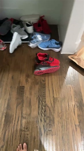 How to walk tutorial (I hope this really helped)￼￼