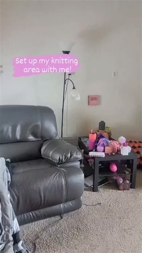💗 Knitting area set up! 💗 Reality TV show on, diffuser pumping (currently with surrender or freedom!), blanket, project, and all set. How do you set up your knitting area? What's on your TV and in your diffuser? | Knitlifeoils