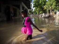Marco collapses, sets stage for Laura to hit US as hurricane