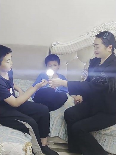 Human Conductivity Bulb #schoolactivities #sciencekits #scienceactivities