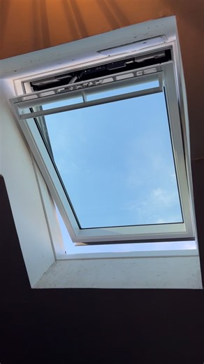 Une ouverture sur l’extérieur en un simple clic grace au velux integra motoriser solaire @The VELUX Group