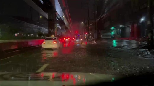 70K views · 492 reactions | LOOK: A stretch of the eastbound lane of Aurora Boulevard between 15th and 20th Avenues in Cubao, Quezon City has gutter deep flood due to the continuous downpour. #TrafficPatrol #FloodPatrol #KristinePH | via Ariel Rojas, ABS-CBN News | ABS-CBN News | Facebook