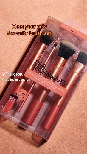 Your new fave for a flawless finish 💁‍♀️ #realtechniquesuk #realtechniquesbrushes #realtechniques #payday #flawlessmakeup #flawlessfoundation #flawlessbase