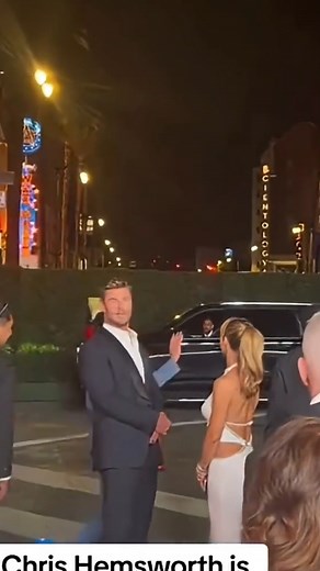 127K views · 2.9K reactions | ✨ Even off the red carpet, they shine the brightest! After the Oscars, Chris Hemsworth and Elsa Pataky turned heads while waiting for their car — showing that true elegance never takes a break. ❤️  Who else loves their energy together? Drop a  in the comments! #ChrisHemsworth #ElsaPataky #CelebrityCouple #Oscars #HollywoodMoments #ViralCeleb | Hollywood Buzz | Facebook
