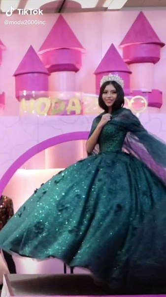 Practice makes perfect✨👑 #quinceañera #quince #moda2000 #fashionshow #m2kmodels
