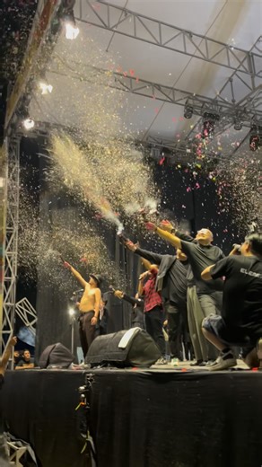 Gen Z & Milenial Media No 1 di Sangatta on Instagram: "Hitung mundur Tahun 2026 💥🔥🎇🎆 Di perayaan @yeexpo_25, Experience: @fhprimamandiri Persembahan : Yayasan Sangatta Baru #sangatta #sangattafolks #kutaitimur #newyear2026 #elementid"