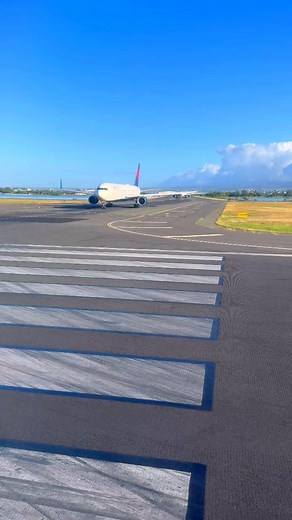 7.7K views · 121 reactions | Leaving Honolulu for a day. | Hawaii Deluxe Travel | Facebook