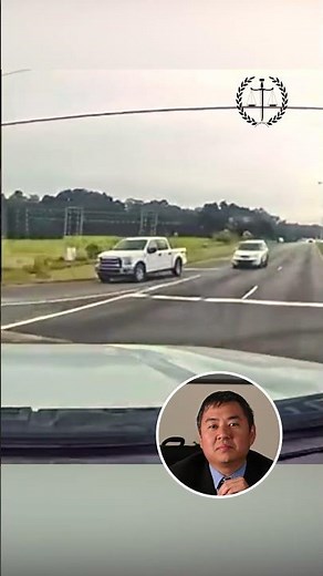 🚦😱 Flashing yellow doesn’t mean “go whenever you feel like it.”