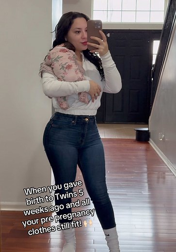 Postpartum Journey: Fitting into Pre-Pregnancy Clothes After Twins