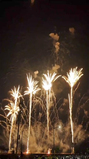 40_Beautiful Fireworks🔥💥 #fireworkshow #fireworks #firework #feuerwerk #fuegosartificiales #pyro #pyr | Firework Show