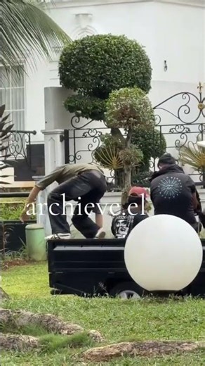 Fattah Syach and Blade Behind the Scenes, Focusing on Their Limping Feet