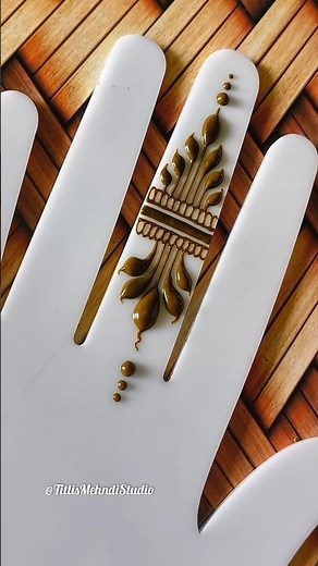 Easy Finger Mehndi Design | Simple Leaf Pattern Tutorial #shorts #finger #mehndi #ytshorts #art
