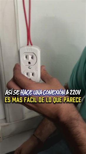 ¿Sabías que puedes crear una conexión eléctrica de 220V en tu casa sin necesidad de hacer grandes instalaciones? ⚡ En este video te enseñamos paso a paso cómo hacerlo desde la caja de breakers, de forma práctica y segura. Para obtener una red de 220 voltios, necesitas dos breakers y realizar correctamente las conexiones de fase. Durante el proceso, medimos con un chequeador de voltaje para comprobar que la instalación entrega el voltaje correcto antes de conectar cualquier equipo. En la demostra