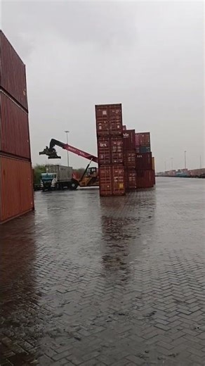 Loading And unloading load from train