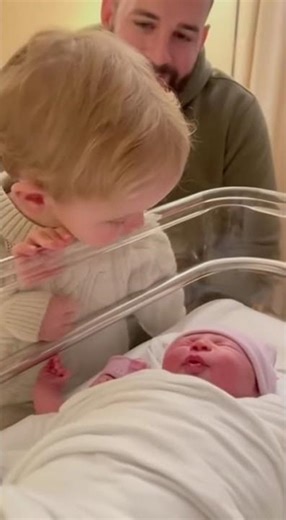Toddler’s Adorable Reaction to Newborn Baby’s Cries 🥺👶