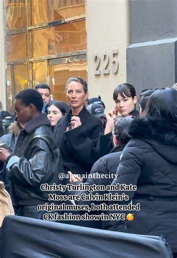 Celebrating 90s Supermodels and Their Fashion Icon Status