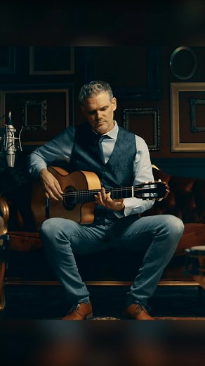 Jesse Cook Flamenco Fusion Guitar Performance in Oran