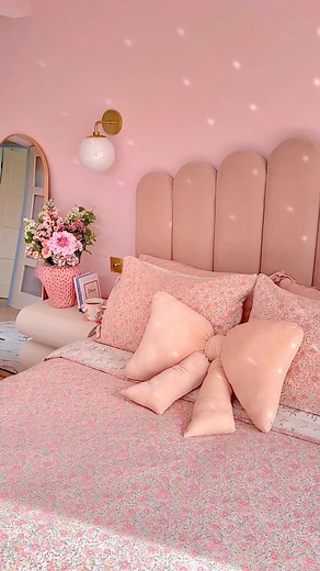 Helen Ford | Our home is small (in comparison to the average U.K. & US home) it feels safe, it feels cosy, and that’s the most important thing to me. I... | Instagram