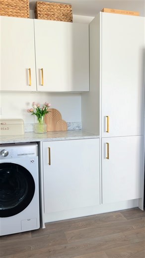 Don’t have your dream kitchen cupboards? Paint them! 🎨 Chalk White 🎥 @lifewithvikki.raisinggirls | Rust-Oleum UK